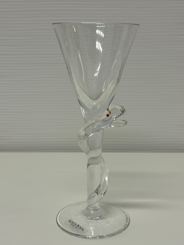 Kosta Boda - Cleopatra - Snapsglas med orm Design Ulrica Hydman vallien